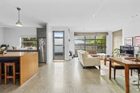 Photo of property in 70 Lavaud Street, Berhampore, Wellington, 6023