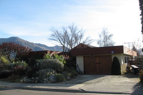 Photo of property in 8 Sycamore Place, Wanaka, 9305