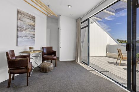 Photo of property in 2/227 Lake Terrace, Waipahihi, Taupo, 3330