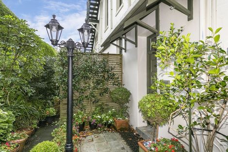 Photo of property in 16a Hadfield Terrace, Kelburn, Wellington, 6012