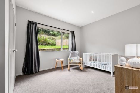 Photo of property in 17 Oceanview Terrace, Tirohanga, Lower Hutt, 5010