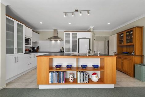 Photo of property in 18 Schopolo Place, Schnapper Rock, Auckland, 0632
