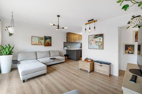 Photo of property in 2/1 Forsythe Place, Massey, Auckland, 0614