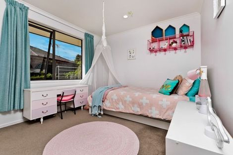 Photo of property in 33 Admirals Court Drive, Greenhithe, Auckland, 0632