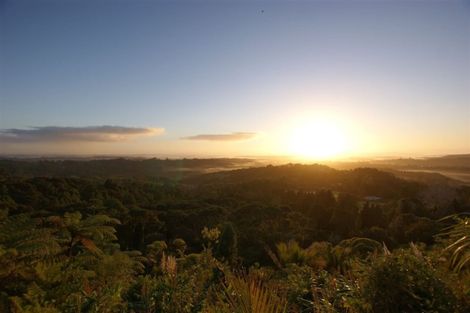 Photo of property in 850 West Coast Road, Waiatarua, Auckland, 0604