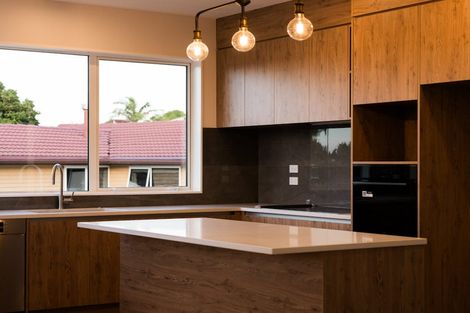 Photo of property in 1c Taupiko Place, Green Bay, Auckland, 0604