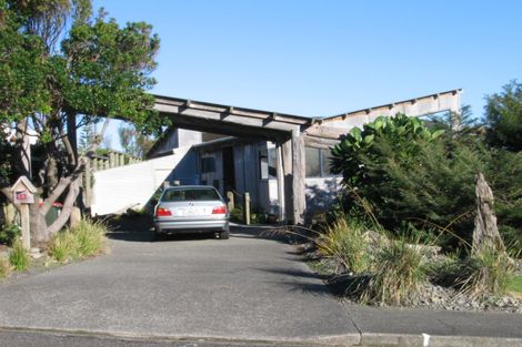 Photo of property in 13 Frimley Terrace, Waikanae Beach, Waikanae, 5036