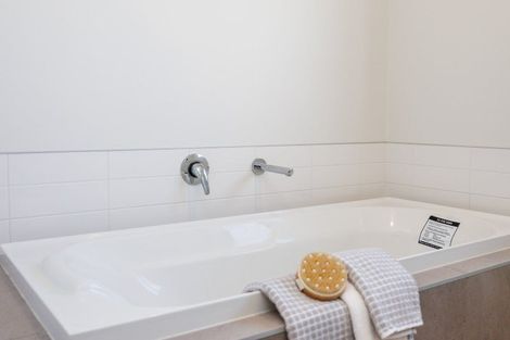 Photo of property in 12 Gibraltar Way, Fitzherbert, Palmerston North, 4410