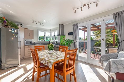 Photo of property in 3 Glasgow Street, Takaro, Palmerston North, 4412