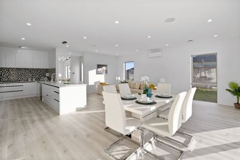 Photo of property in 16 Kilmacrennan Drive, Rosehill, Papakura, 2113