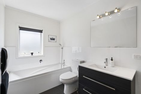 Photo of property in 6a Reydon Place, Cockle Bay, Auckland, 2014