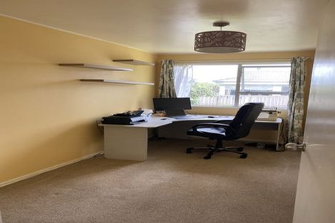 Photo of property in 42 Claverdon Drive, Massey, Auckland, 0614