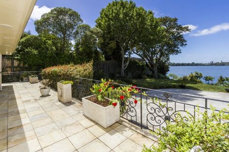 Photo of property in 40 Shakespeare Road, Milford, Auckland, 0620