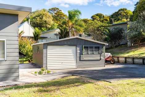 Photo of property in 1 Rigby Street, Whakapirau, 0583