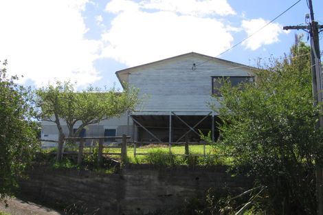 Photo of property in 31 Peter Terrace, Castor Bay, Auckland, 0620