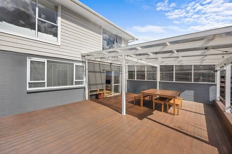 Photo of property in 22 Royal Road, Massey, Auckland, 0614