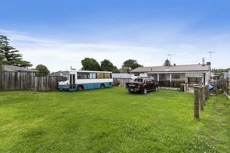Photo of property in 2 Kirton Crescent, Manurewa, Auckland, 2102