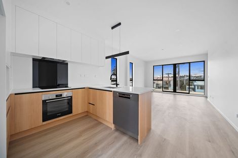 Photo of property in 2/17 Sunnyfield Crescent, Glenfield, Auckland, 0629