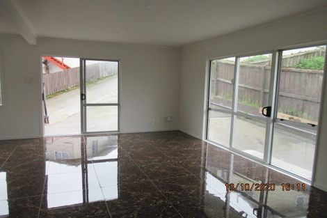 Photo of property in 15 Fernhaven Place, Massey, Auckland, 0614