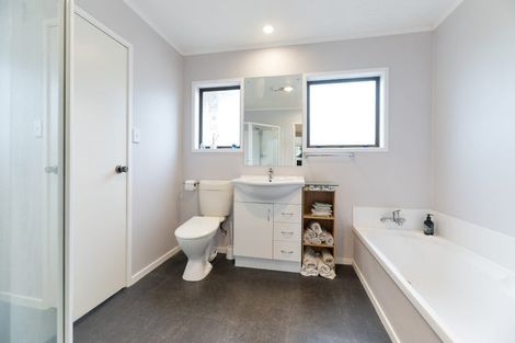Photo of property in 4 Cyclarama Crescent, Massey, Auckland, 0614