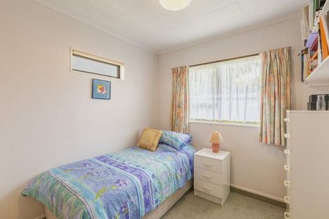 Photo of property in 9 Deakin Place, Clive, 4102