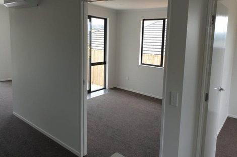 Photo of property in 10 James Elliot Way, Pokeno, 2402