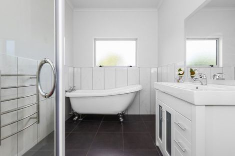 Photo of property in 66 Kent Terrace, Taradale, Napier, 4112