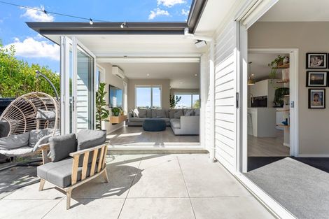Photo of property in 9 Tirohanga Crescent, Stanmore Bay, Whangaparaoa, 0932
