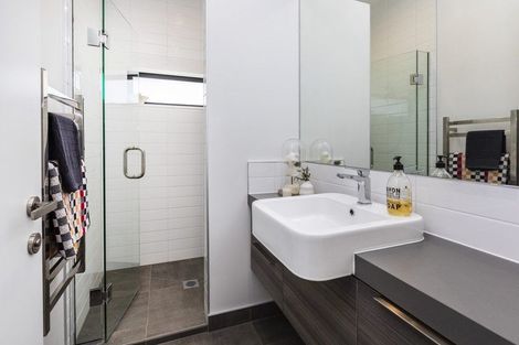 Photo of property in 2 Maurice Knowles Lane, Cashmere, Christchurch, 8022