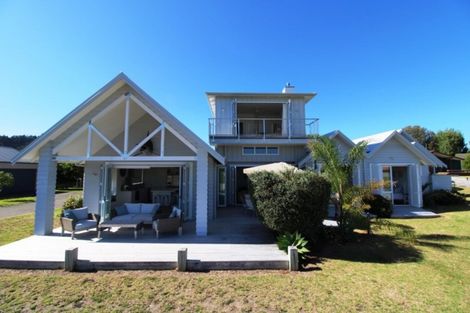 Photo of property in 125 Waimaire Avenue, Matarangi, Whitianga, 3592
