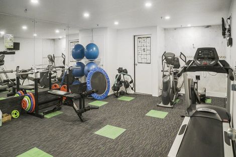 Photo of property in 1a/171 Hurstmere Road, Takapuna, Auckland, 0622