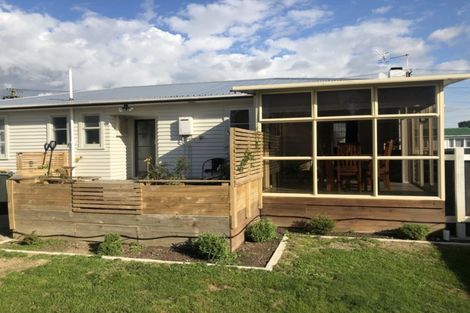 Photo of property in 21 Bledisloe Street, Levin, 5510