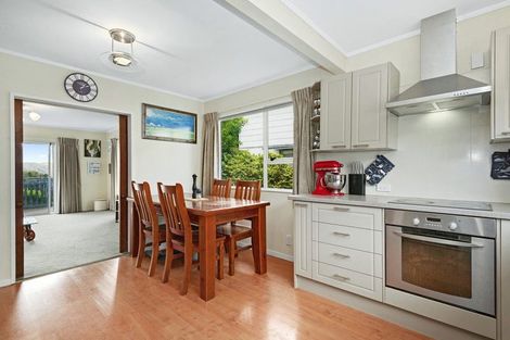 Photo of property in 102 Stewart Drive, Newlands, Wellington, 6037