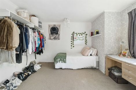 Photo of property in 2/14 Target Road, Totara Vale, Auckland, 0629