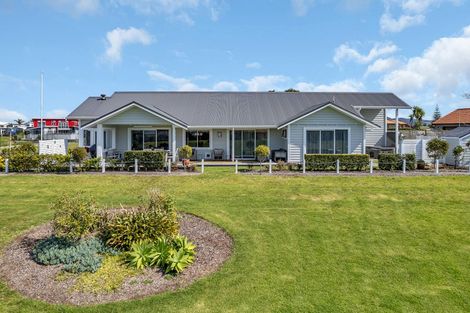 Photo of property in 2 Cayman Court, One Tree Point, 0118