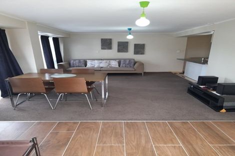 Photo of property in 16 Fitzherbert Avenue, West Harbour, Auckland, 0618