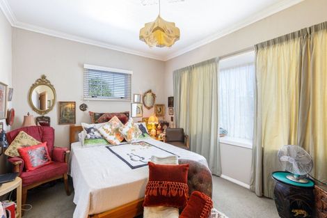 Photo of property in 32 Queens Road, Glen Avon, New Plymouth, 4312