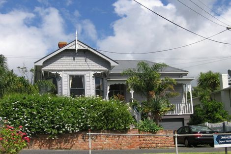 Photo of property in 19 Shoal Bay Road, Devonport, Auckland, 0624