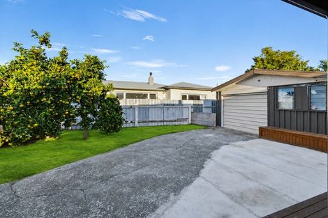 Photo of property in 77 Avondale Road, Taradale, Napier, 4112