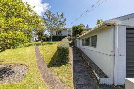 Photo of property in 30 Awanui Street, Merrilands, New Plymouth, 4312