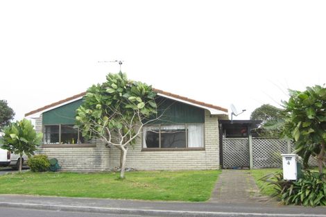 Photo of property in 4 Mallinder Place, Oakura, 4314