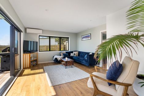 Photo of property in 10 Karearea Avenue, Waikanae, 5036
