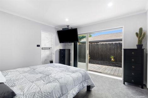 Photo of property in 22 John Lister Close, Golflands, Auckland, 2013