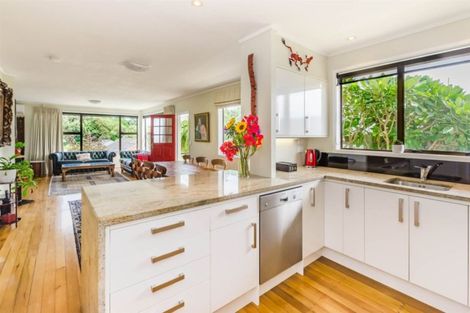 Photo of property in 21 Ocean Road, Paraparaumu Beach, Paraparaumu, 5032