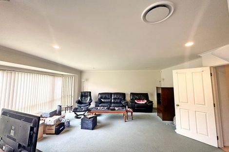 Photo of property in 6 Aaronville Way, East Tamaki, Auckland, 2016