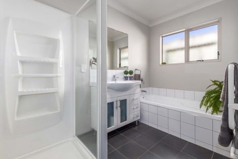 Photo of property in 31 Staithes Drive North, Whitby, Porirua, 5024