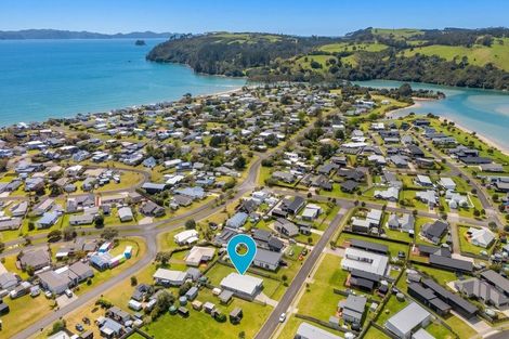 Photo of property in 8 Navigation Drive, Cooks Beach, Whitianga, 3591