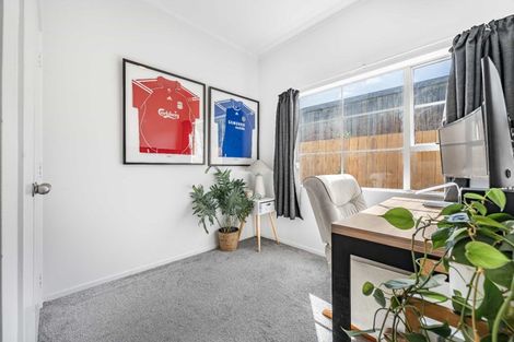 Photo of property in 2/56 Northcote Road, Northcote, Auckland, 0627