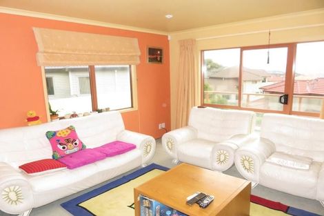 Photo of property in 12 Domett Street, Newlands, Wellington, 6037