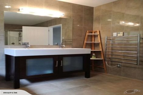 Photo of property in 8 Ilam Lane, Fairview Heights, Auckland, 0632